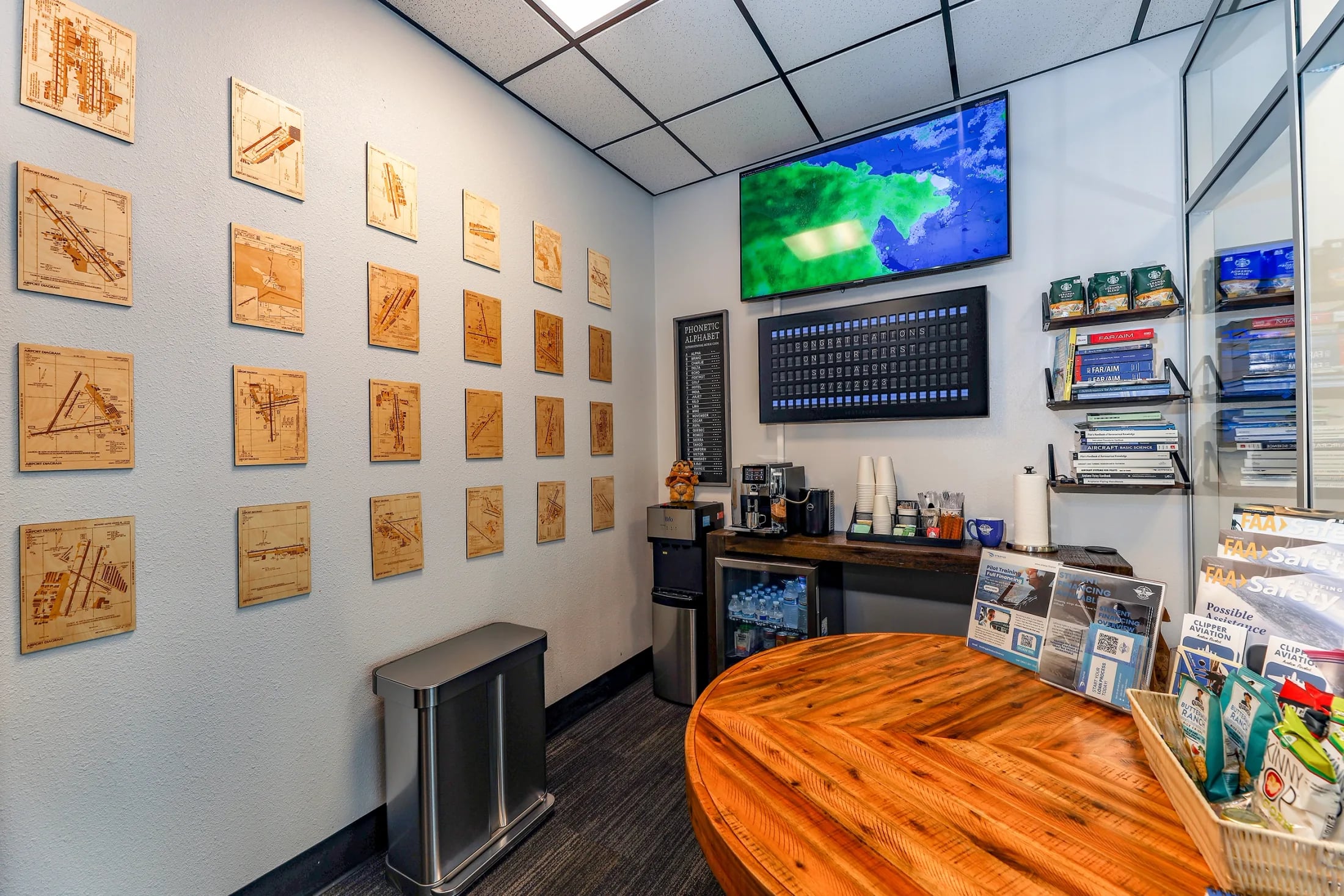 The Clipper Aviation reception and pilot briefing room